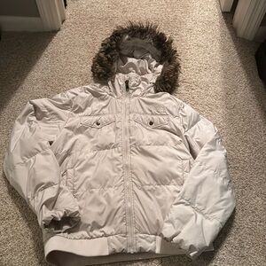 Off white/Cream North Face hooded Jacket Great condition.  Size XL girls.